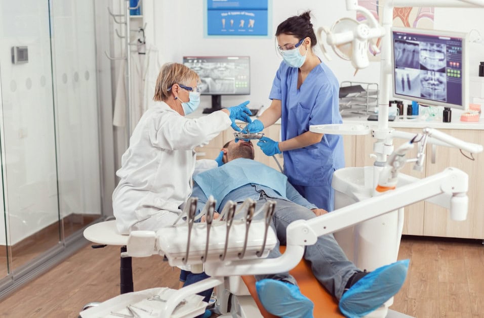 Immagine che illustra gli impianti dentali con per pazienti con poco osso.