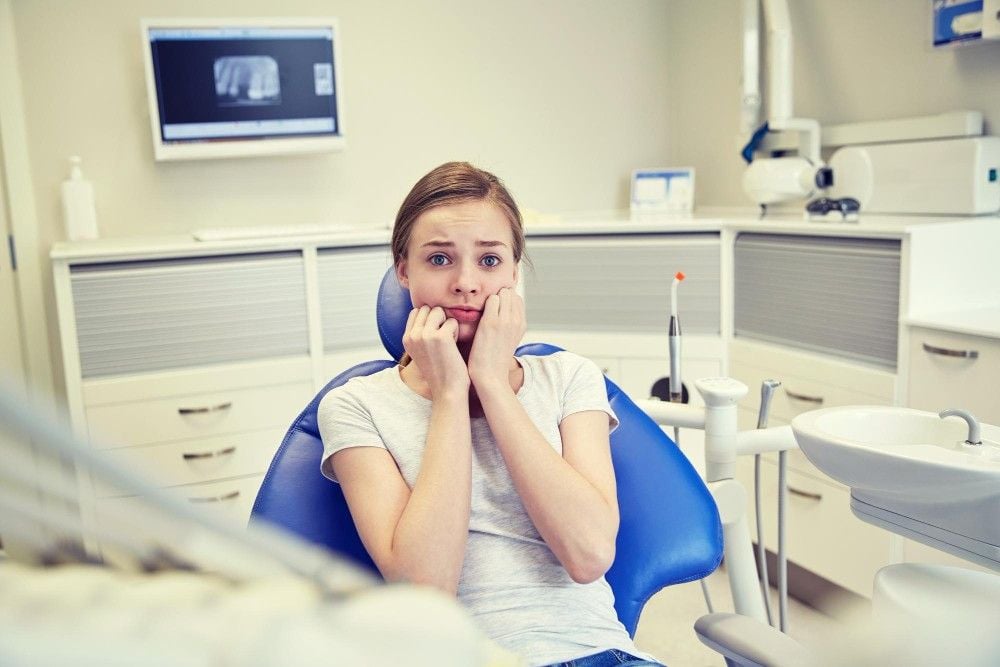 Ankthi para kirurgjisë së implanteve dentare