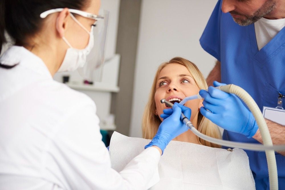 dentist ne Shqiperi