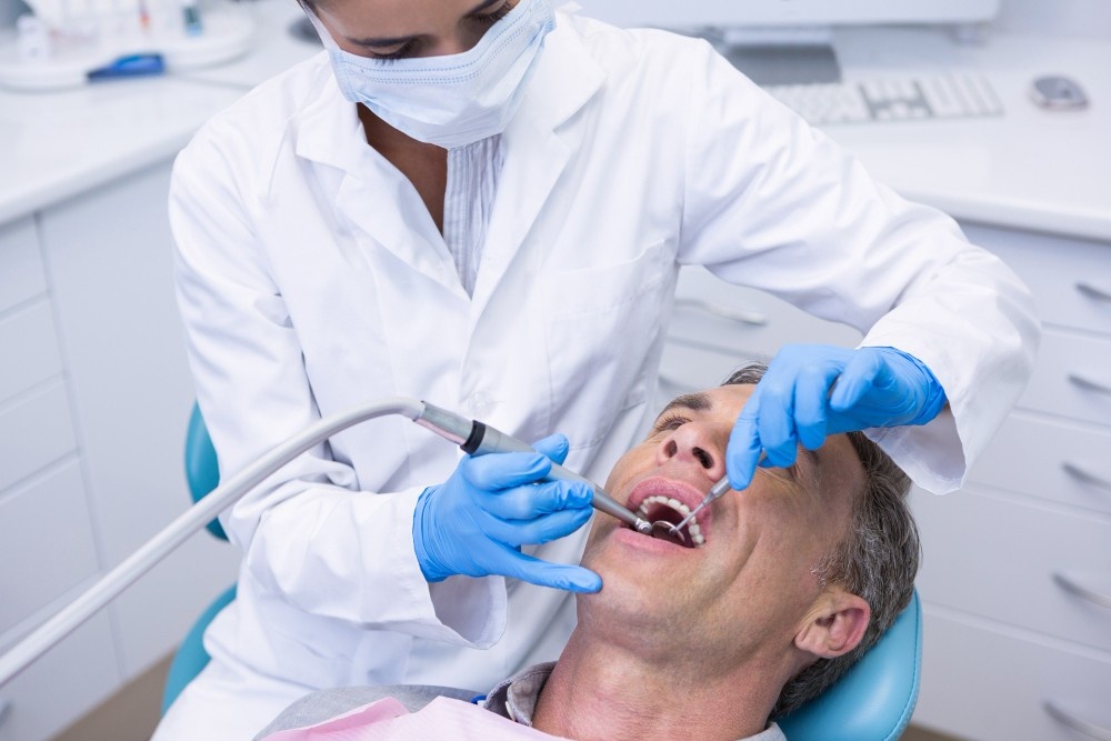 implante dentare ne nje dite ne Shqiperi
